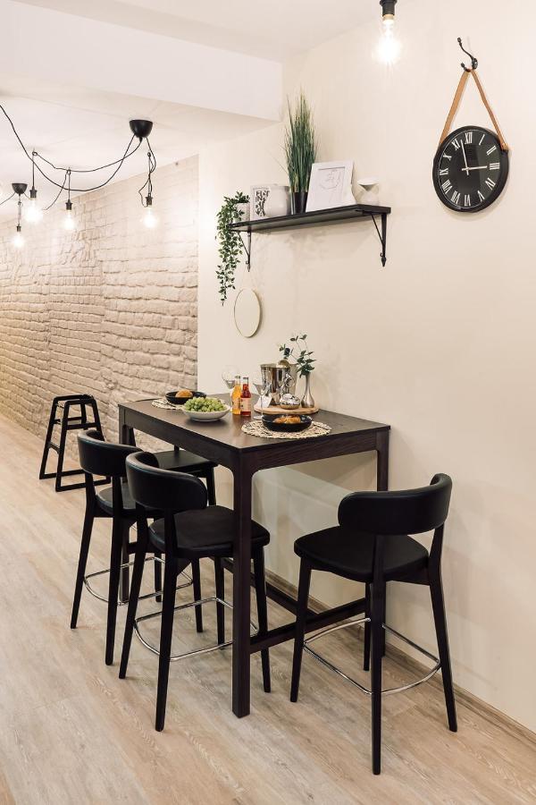 Morrison Apartment/15 Guests/7Bedrooms/Riga Old Town Exterior photo